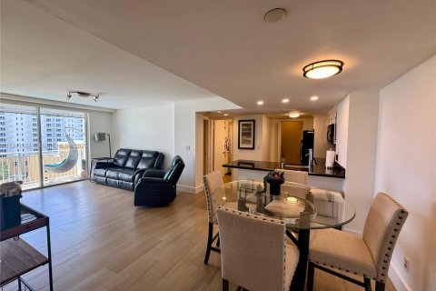 Condo in Miami, Florida, 2 bedrooms  № 1882375 - photo 2
