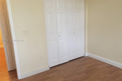 Снять в аренду таунхаус в Дания-Бич, Флорида 3 спальни, 129.23м2, № 1985704 - фото 4