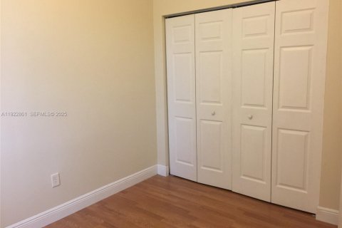 Снять в аренду таунхаус в Дания-Бич, Флорида 3 спальни, 129.23м2, № 1985704 - фото 5