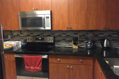 Снять в аренду таунхаус в Дания-Бич, Флорида 3 спальни, 129.23м2, № 1985704 - фото 3