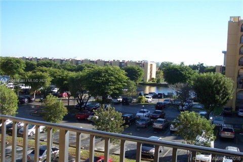 Кондоминиум с 1 спальней в Майами, Флорида № 2002881