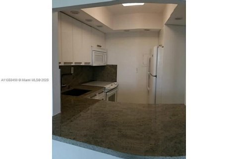 Снять в аренду кондоминиум в Майами-Бич, Флорида 1 спальня, 52.95м2, № 1962889 - фото 20