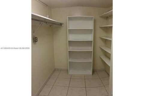 Снять в аренду кондоминиум в Майами-Бич, Флорида 1 спальня, 52.95м2, № 1962889 - фото 17