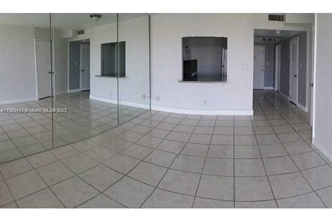 Снять в аренду кондоминиум в Майами-Бич, Флорида 1 спальня, 52.95м2, № 1962889 - фото 18