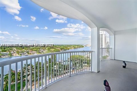 Снять в аренду кондоминиум в Майами-Бич, Флорида 1 спальня, 52.95м2, № 1962889 - фото 23