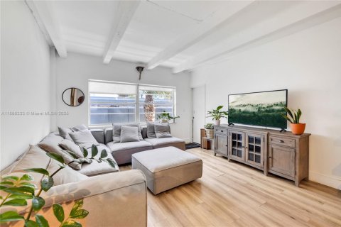 Copropriété à louer à Miami Beach, Floride: 1 chambre, 60.76 m2 № 1981847 - photo 4