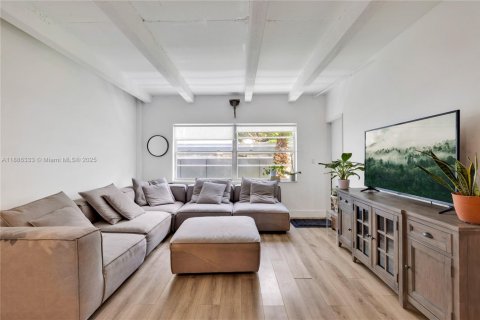 Copropriété à louer à Miami Beach, Floride: 1 chambre, 60.76 m2 № 1981847 - photo 2