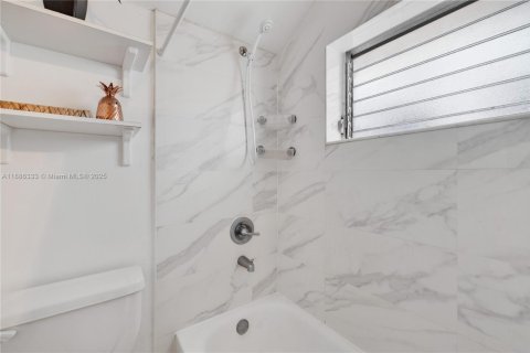 Copropriété à louer à Miami Beach, Floride: 1 chambre, 60.76 m2 № 1981847 - photo 12