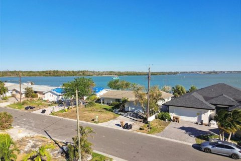 Terreno en venta en Madeira Beach, Florida № 1570271 - foto 17