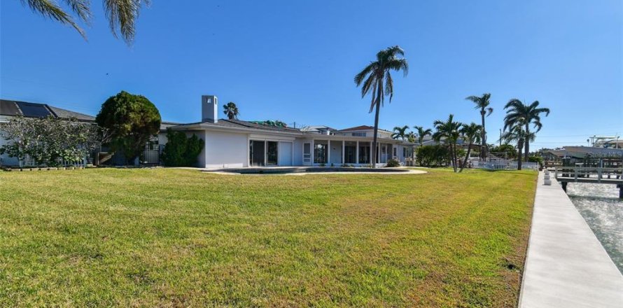 Terreno en Madeira Beach, Florida № 1570271