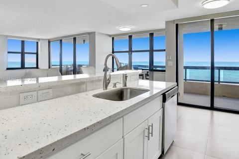 Copropriété à vendre à Miami Beach, Floride: 2 chambres, 93.37 m2 № 1945021 - photo 2