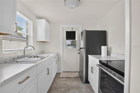 Casa en venta en Tampa, Florida, 3 dormitorios, 85.93 m2 № 2167468 - foto 2