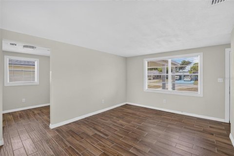 Casa en venta en Tampa, Florida, 3 dormitorios, 85.93 m2 № 2167468 - foto 6