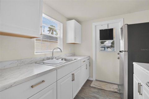 Casa en venta en Tampa, Florida, 3 dormitorios, 85.93 m2 № 2167468 - foto 14