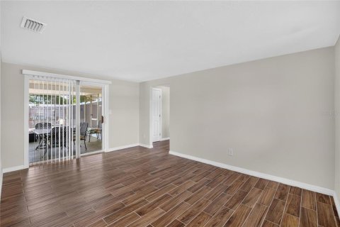Casa en venta en Tampa, Florida, 3 dormitorios, 85.93 m2 № 2167468 - foto 3