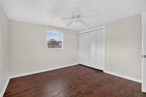 Casa en venta en Tampa, Florida, 3 dormitorios, 85.93 m2 № 2167468 - foto 13