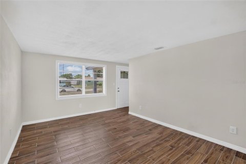 Casa en venta en Tampa, Florida, 3 dormitorios, 85.93 m2 № 2167468 - foto 5