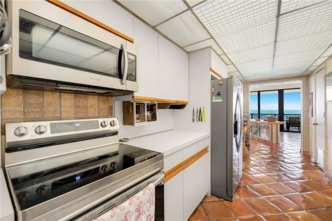 Copropriété à vendre à Bal Harbour, Floride: 3 chambres, 218.6 m2 № 1979660 - photo 11