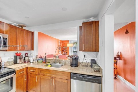 Copropriété à vendre à Miami, Floride: 2 chambres, 109.16 m2 № 2015531 - photo 7