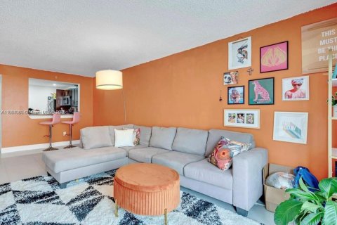 Copropriété à vendre à Miami, Floride: 2 chambres, 109.16 m2 № 2015531 - photo 2