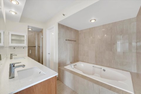 Copropriété à vendre à Miami, Floride: 2 chambres, 128.95 m2 № 2008651 - photo 10