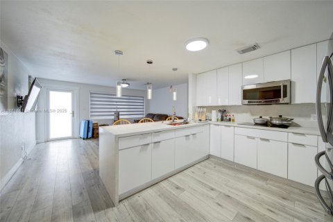 Villa ou maison à vendre à North Miami, Floride: 4 chambres, 139.63 m2 № 2015595 - photo 10