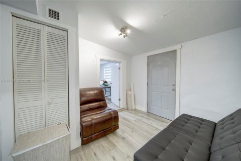 Villa ou maison à vendre à North Miami, Floride: 4 chambres, 139.63 m2 № 2015595 - photo 13