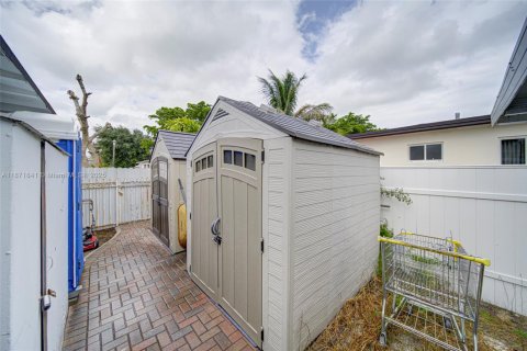 Villa ou maison à vendre à North Miami, Floride: 4 chambres, 139.63 m2 № 2015595 - photo 23