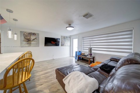 Villa ou maison à vendre à North Miami, Floride: 4 chambres, 139.63 m2 № 2015595 - photo 7