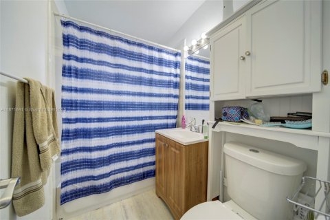 Villa ou maison à vendre à North Miami, Floride: 4 chambres, 139.63 m2 № 2015595 - photo 11