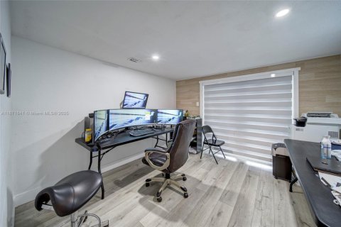 Villa ou maison à vendre à North Miami, Floride: 4 chambres, 139.63 m2 № 2015595 - photo 14