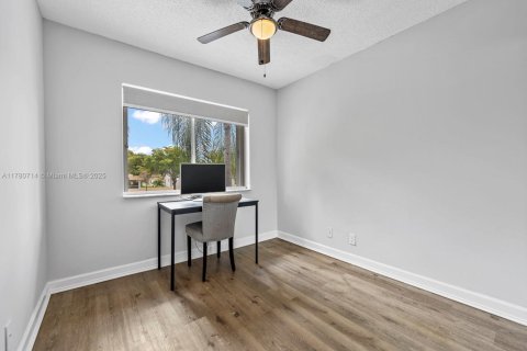 Снять в аренду таунхаус в Окленд-Парк, Флорида 3 спальни, 121.52м2, № 1945741 - фото 24