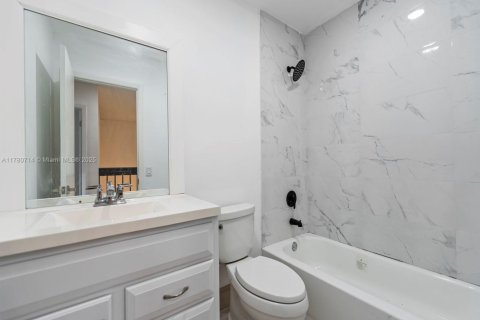 Снять в аренду таунхаус в Окленд-Парк, Флорида 3 спальни, 121.52м2, № 1945741 - фото 26