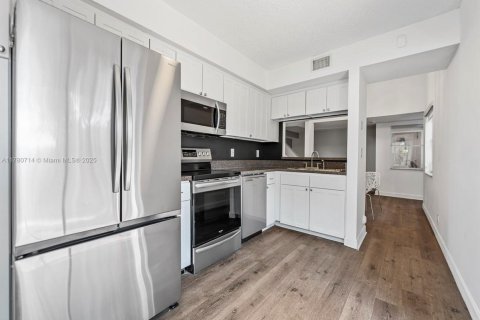 Снять в аренду таунхаус в Окленд-Парк, Флорида 3 спальни, 121.52м2, № 1945741 - фото 19