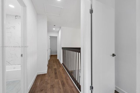 Снять в аренду таунхаус в Окленд-Парк, Флорида 3 спальни, 121.52м2, № 1945741 - фото 21