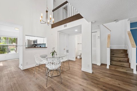 Снять в аренду таунхаус в Окленд-Парк, Флорида 3 спальни, 121.52м2, № 1945741 - фото 9