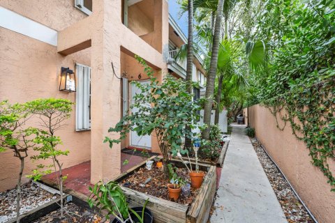 Снять в аренду таунхаус в Окленд-Парк, Флорида 3 спальни, 121.52м2, № 1945741 - фото 8