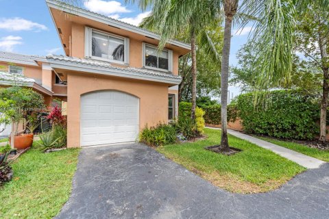 Снять в аренду таунхаус в Окленд-Парк, Флорида 3 спальни, 121.52м2, № 1945741 - фото 6