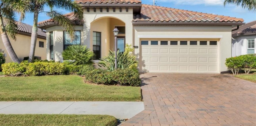 House in Venice, Florida 2 bedrooms, 179.12 sq.m. № 1823317