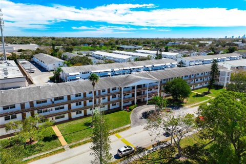 Condo in Saint Petersburg, Florida, 1 bedroom  № 962760 - photo 7