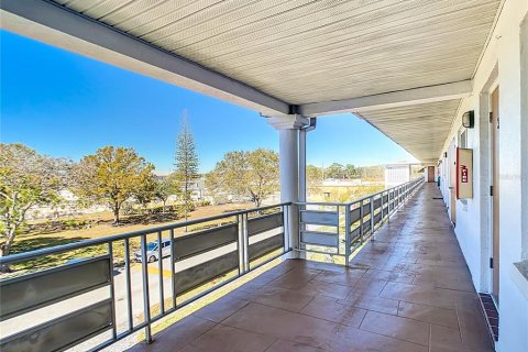 Condo in Saint Petersburg, Florida, 1 bedroom  № 962760 - photo 4