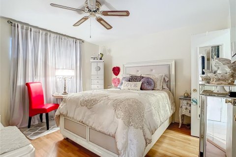 Condo in Saint Petersburg, Florida, 1 bedroom  № 962760 - photo 22