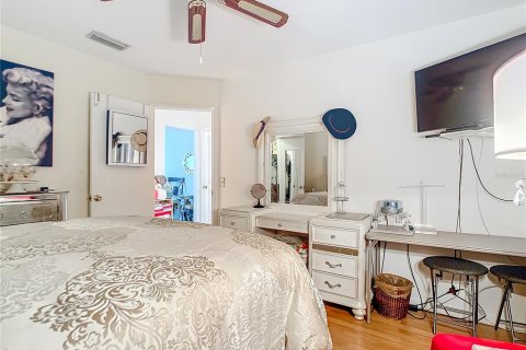 Condo in Saint Petersburg, Florida, 1 bedroom  № 962760 - photo 20