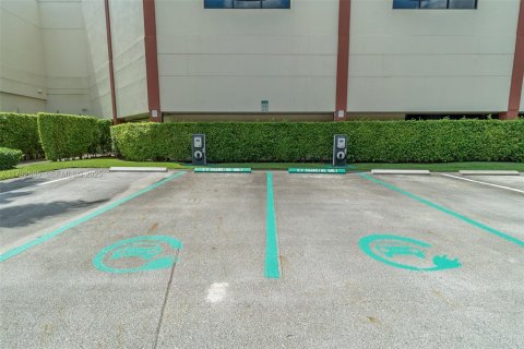 House in Pembroke Pines, Florida 2 bedrooms, 108.7 sq.m. № 1994054 - photo 23