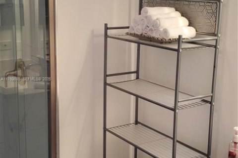 House in Pembroke Pines, Florida 2 bedrooms, 108.7 sq.m. № 1994054 - photo 7