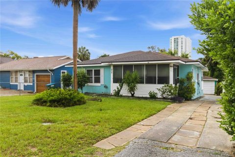House in Holly Hill, Florida 2 bedrooms, 116.5 sq.m. № 2203180