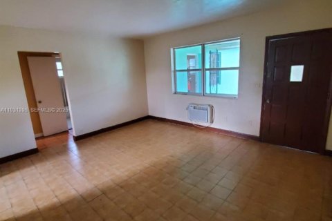 Снять в аренду виллу или дом в Норт-Майами, Флорида 2 спальни, 283.82м2, № 2034536 - фото 3