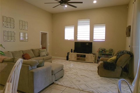 House in Dover, Florida 4 bedrooms, 237.18 sq.m. № 1866187 - photo 10