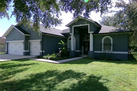 House in Dover, Florida 4 bedrooms, 237.18 sq.m. № 1866187 - photo 1