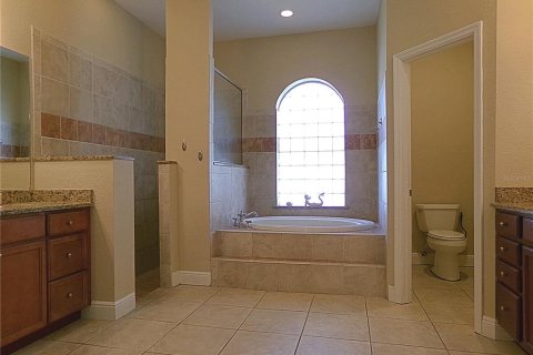 House in Dover, Florida 4 bedrooms, 237.18 sq.m. № 1866187 - photo 12